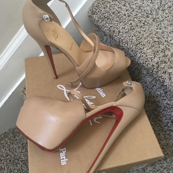 Christian Louboutin - Picture 2 of 7